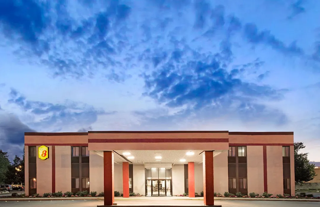 Super 8 By Wyndham Brockton-1