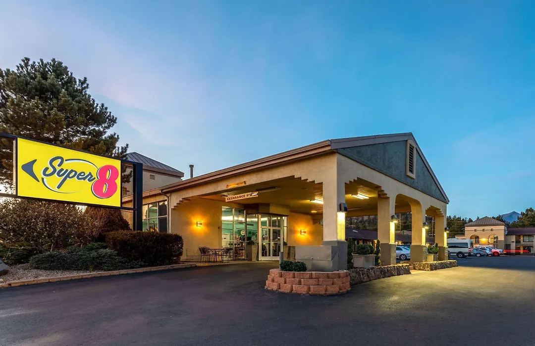 Super 8 By Wyndham Nau/Downtown Conference Center-1