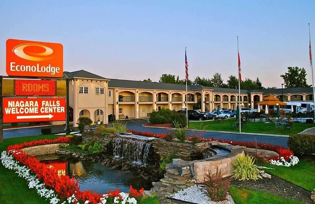 Econo Lodge At The Falls North-1