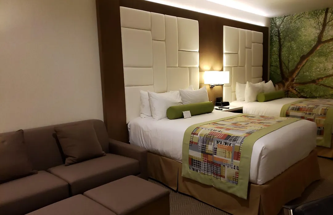 Wyndham Anaheim-1