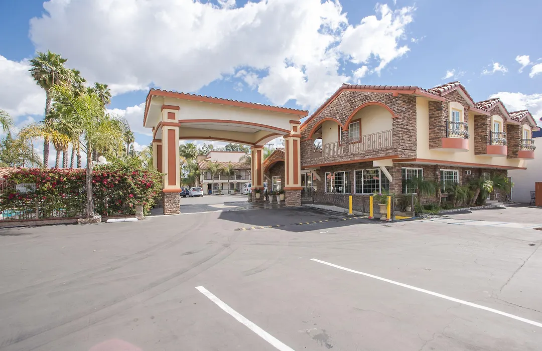 Best Inn & Suites-1