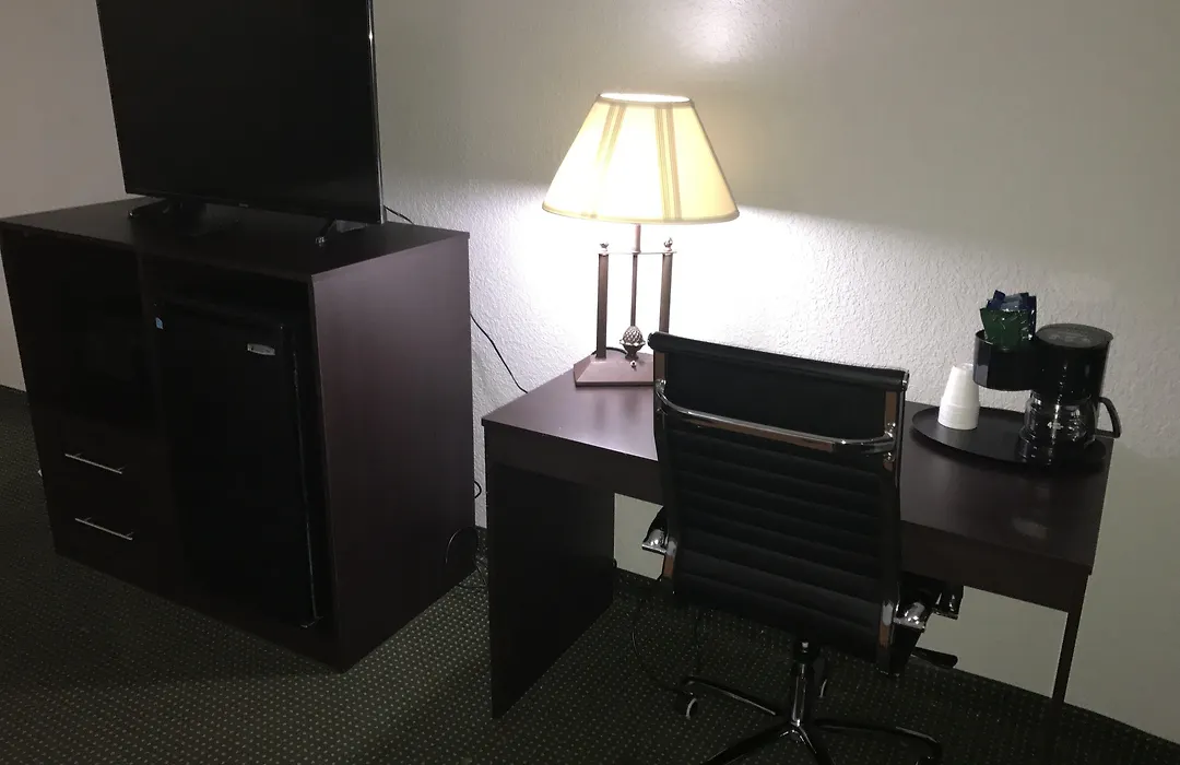 Super 8 By Wyndham Mobile I-65-1