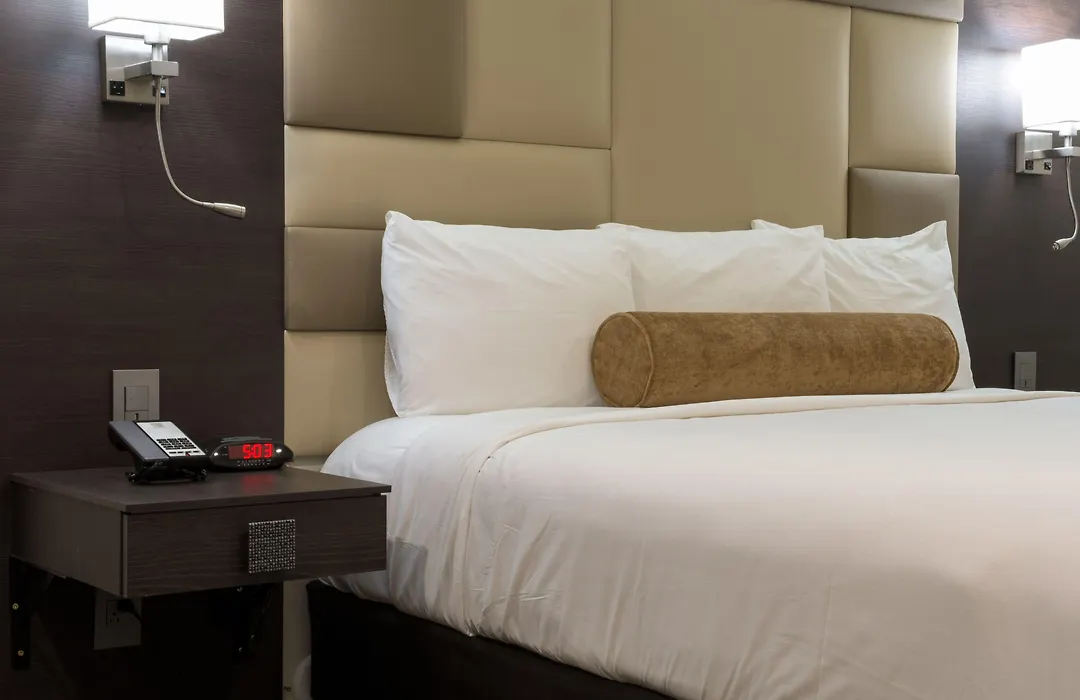 Hotel Xilo Glendale-1