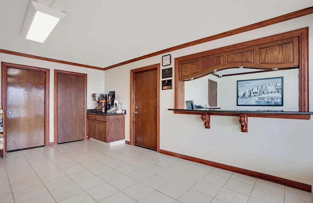Super 8 By Wyndham Oklahoma/Frontier City-1