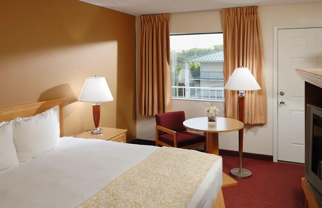 Whispering Hills Inn-1