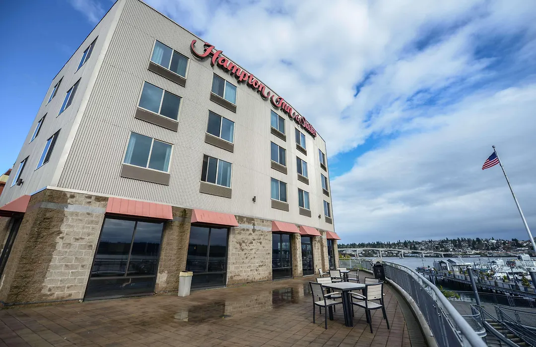 Hampton Inn & Suites Bremerton-1