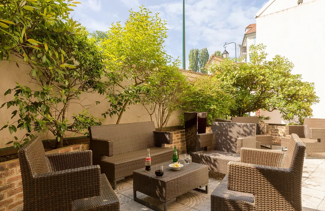 Hotel Le Cardinal Rueil Centre-1
