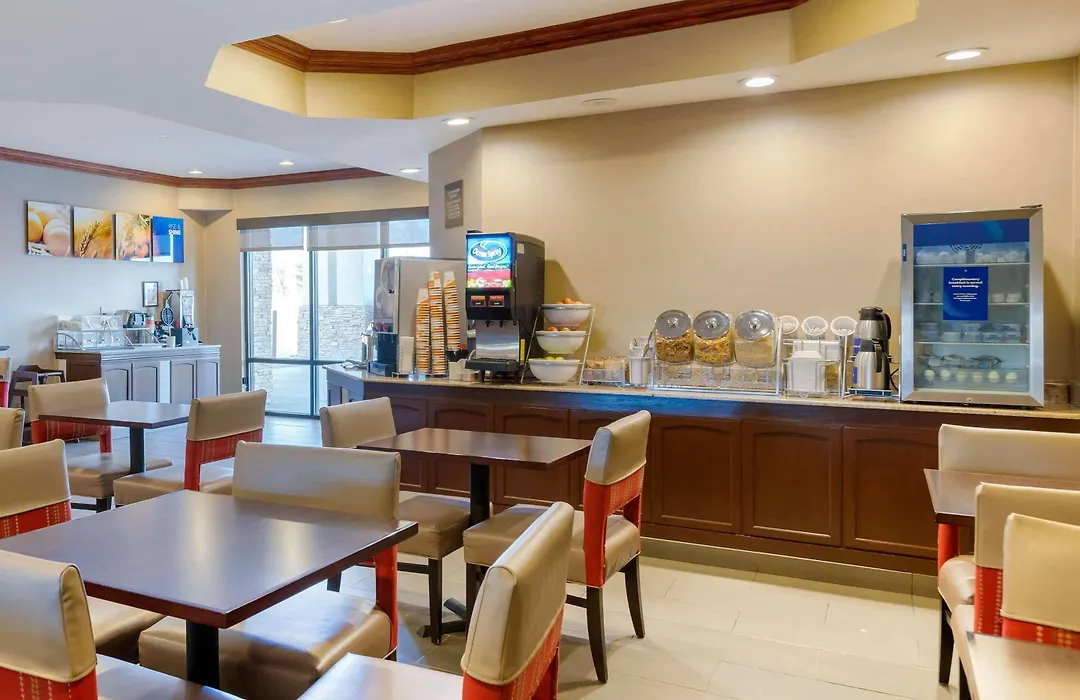 Comfort Suites South Haven Near I-96-1