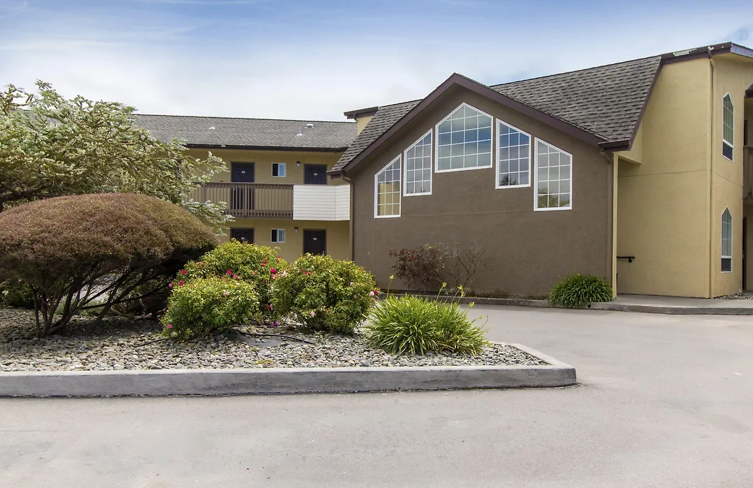 Anchor Beach Inn-1