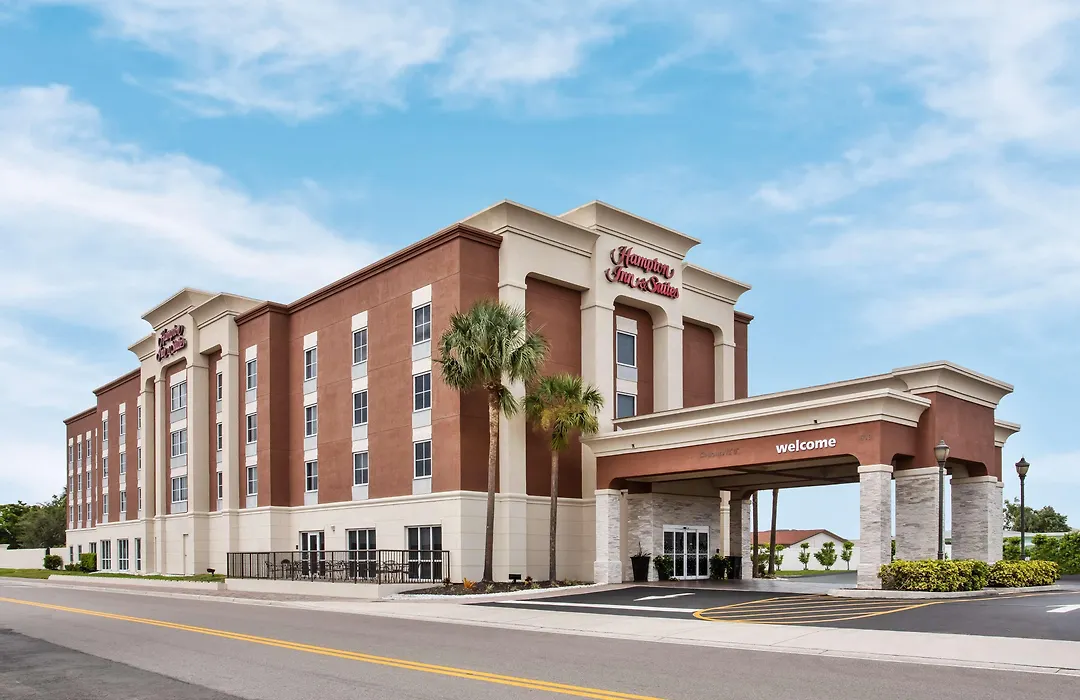 Hampton Inn & Suites Cape Coral / Fort Myers-1