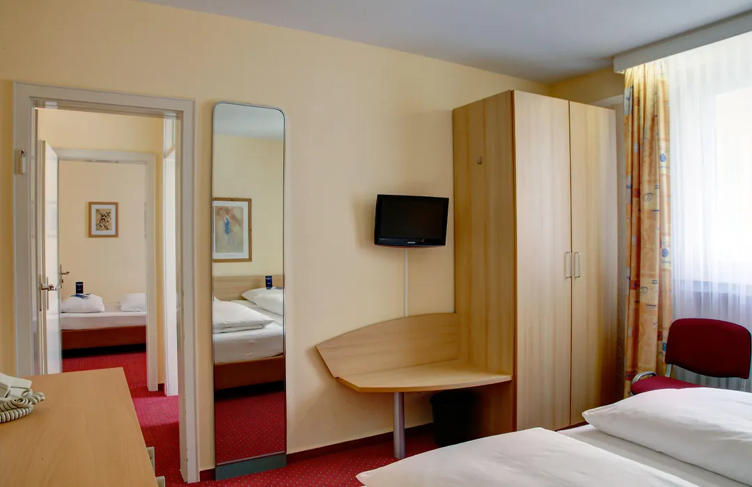 Locals Stadthotel Bielefeld-1