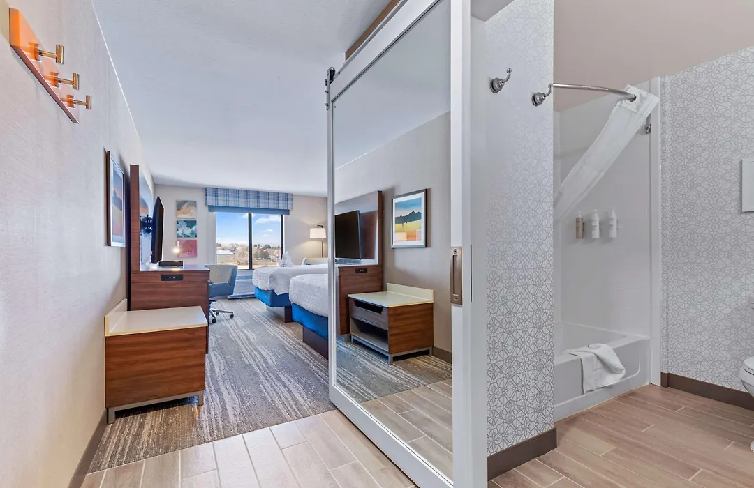 Hampton Inn & Suites Greeley-1