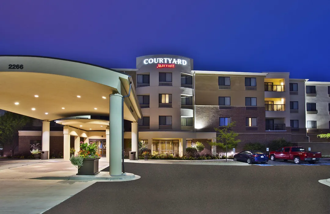 Courtyard By Marriott Madison West / Middleton-1