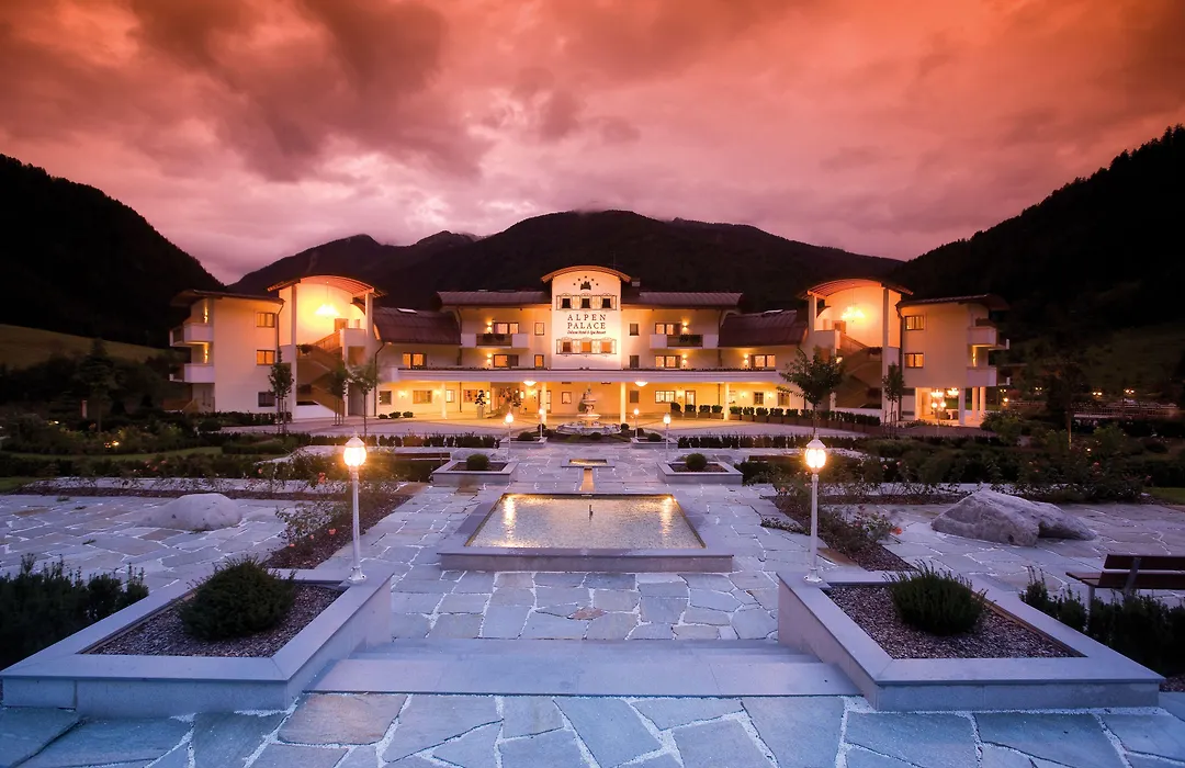 Alpenpalace Luxury Hideaway & Spa Retreat-1
