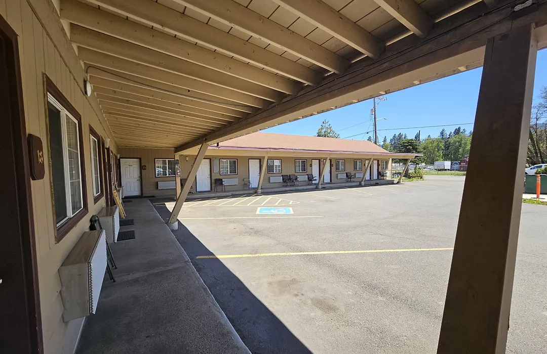 Cle Elum Travelers Inn-1