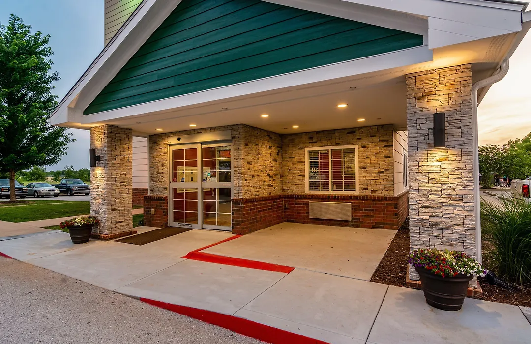 Hometowne Studios & Suites By Red Roof Bentonville-1