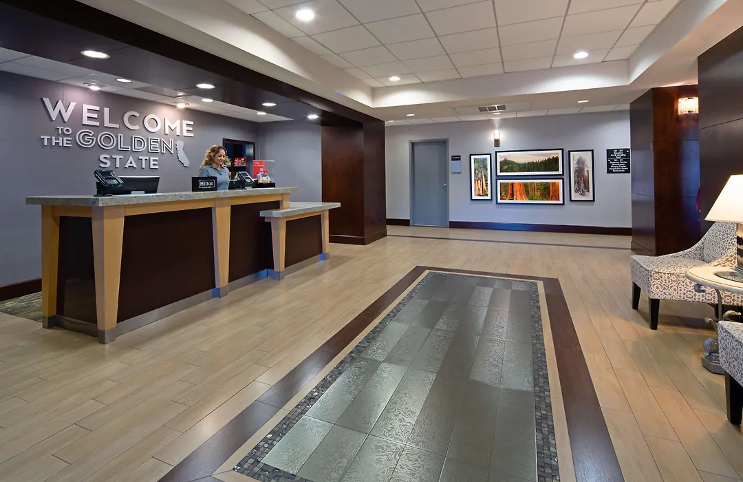 Hampton Inn Visalia-1