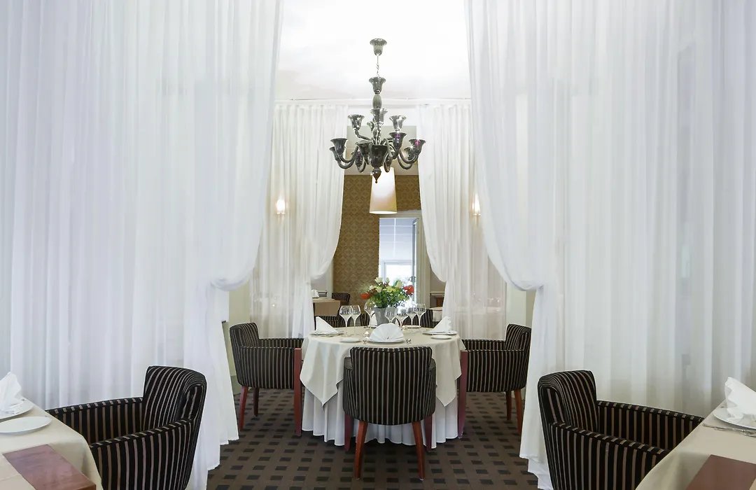 Hôtel Helvie - Les Collectionneurs-1