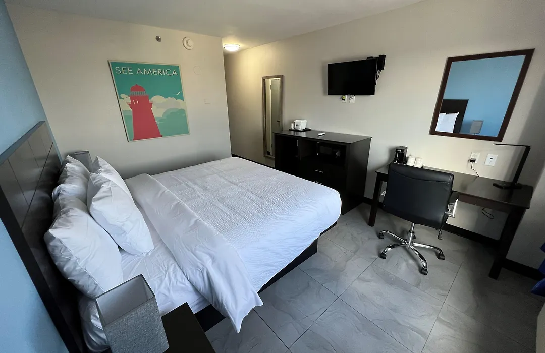 Travelodge By Wyndham Queens-1