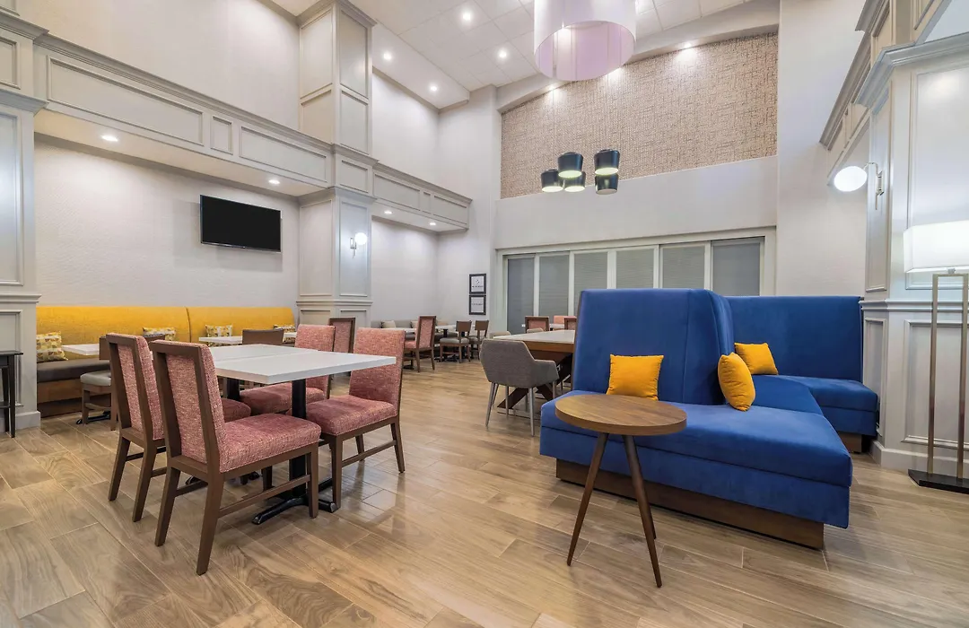 Hampton Inn & Suites Brenham-1