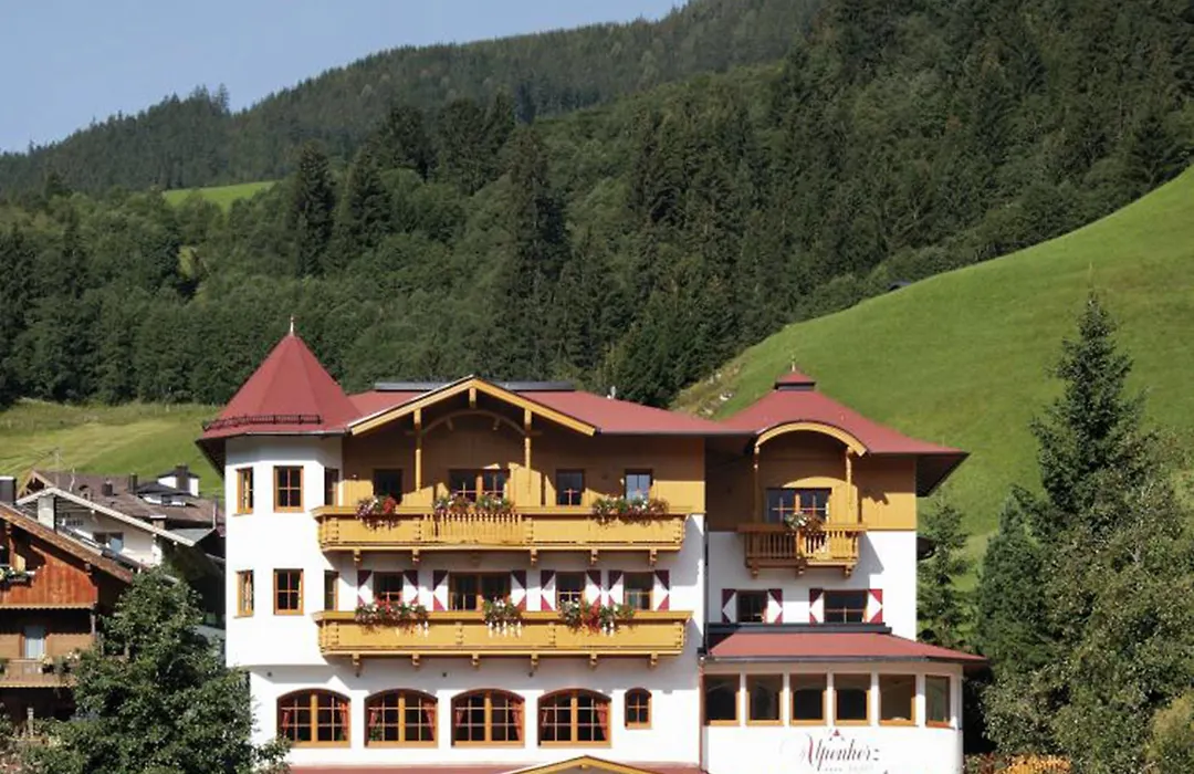 Alpenherz Hotel Garni-1