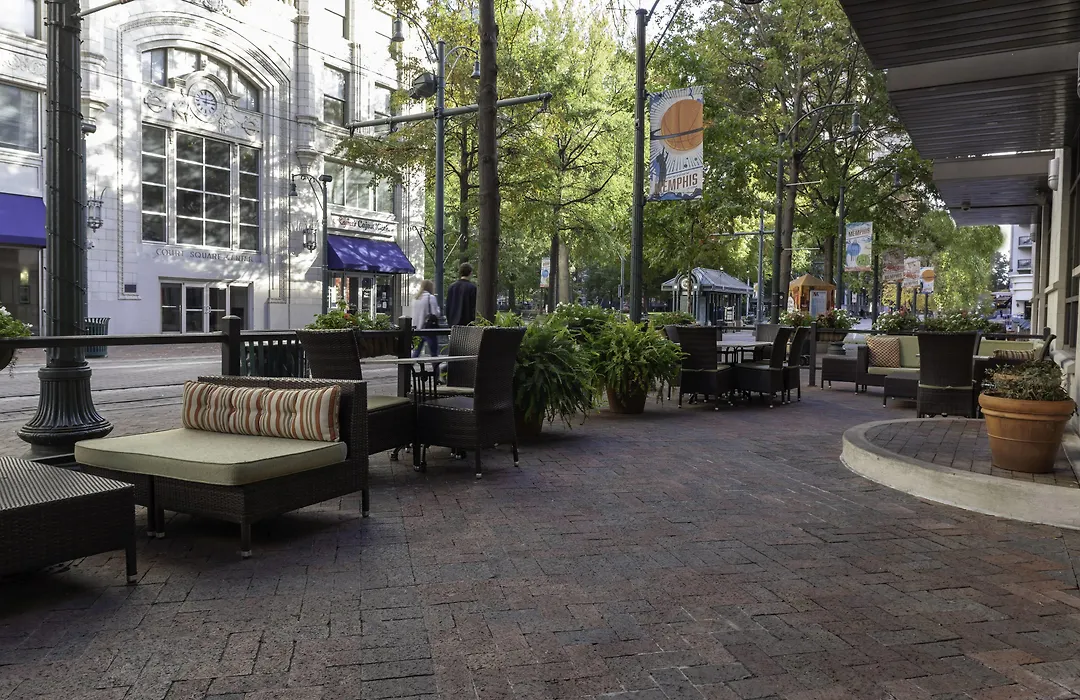 Courtyard Memphis Downtown-1