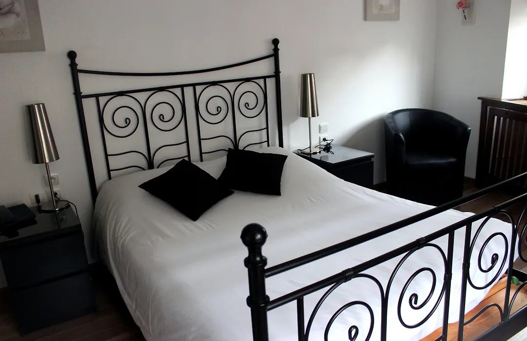 A la Maison Rouge Hôtel&Restaurant-1