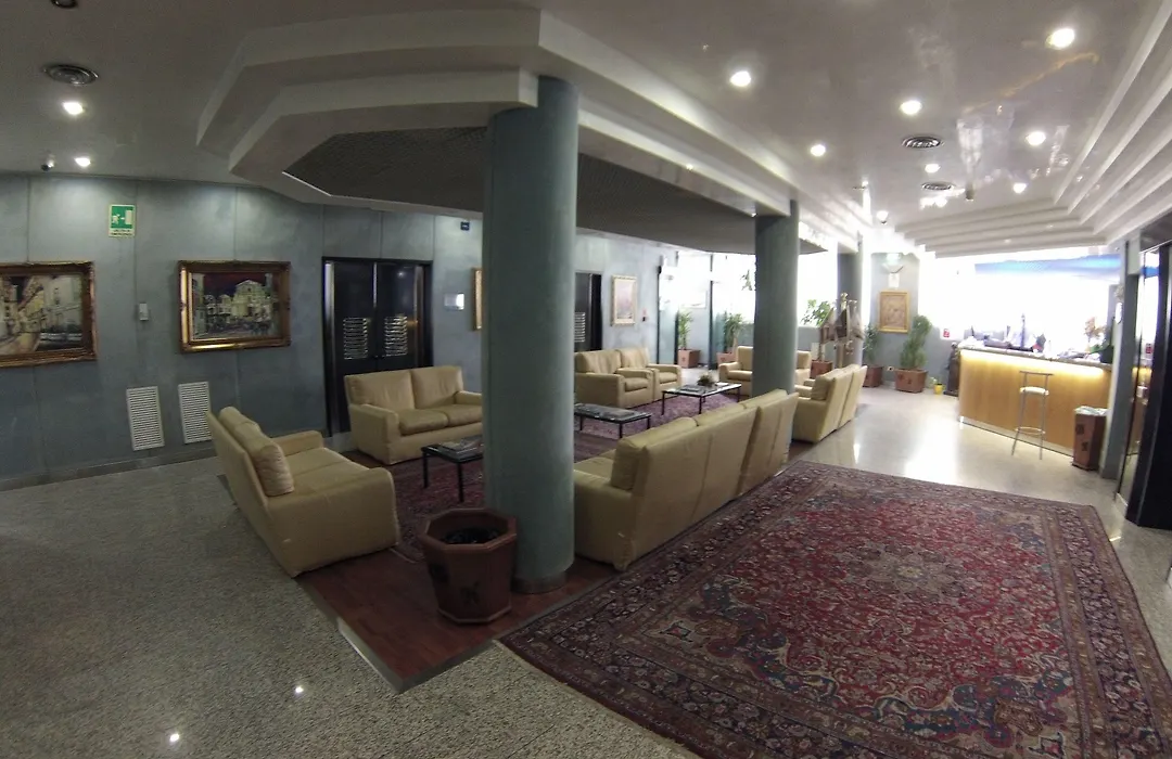 Benny Hotel-1