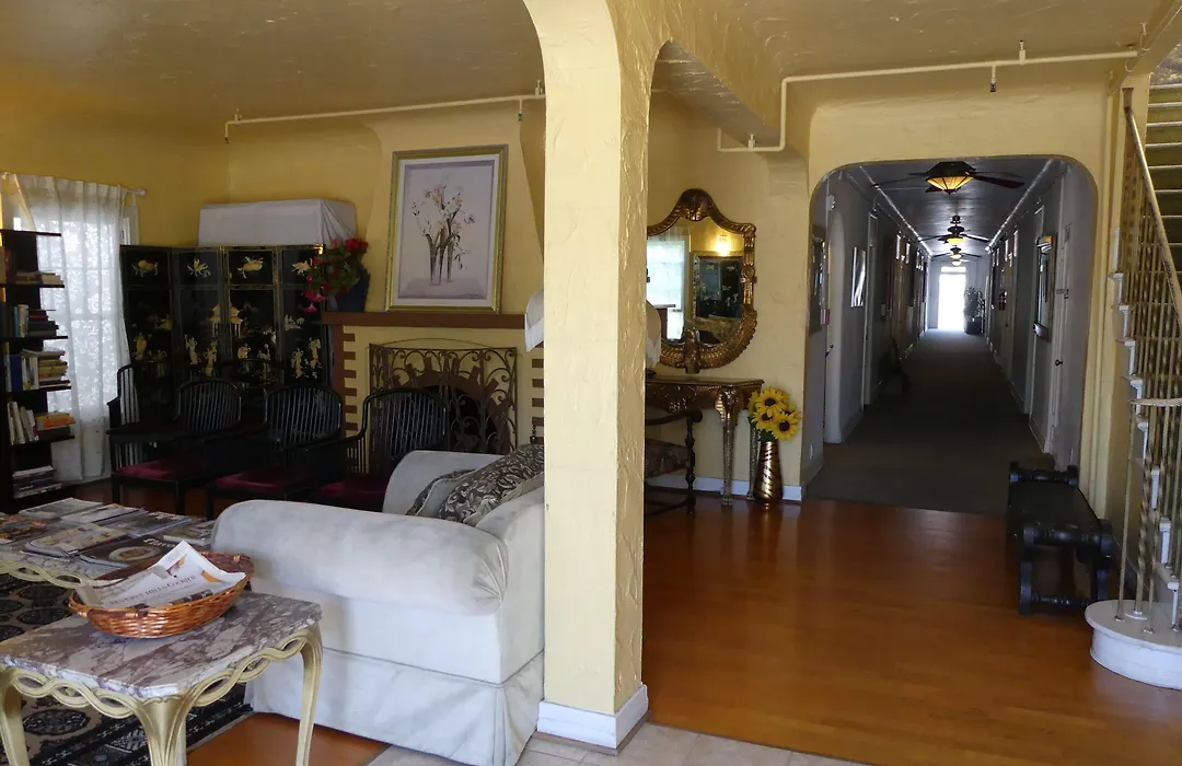 Hotel Del Flores-1