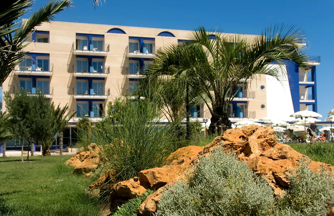 Roses Hotel-1