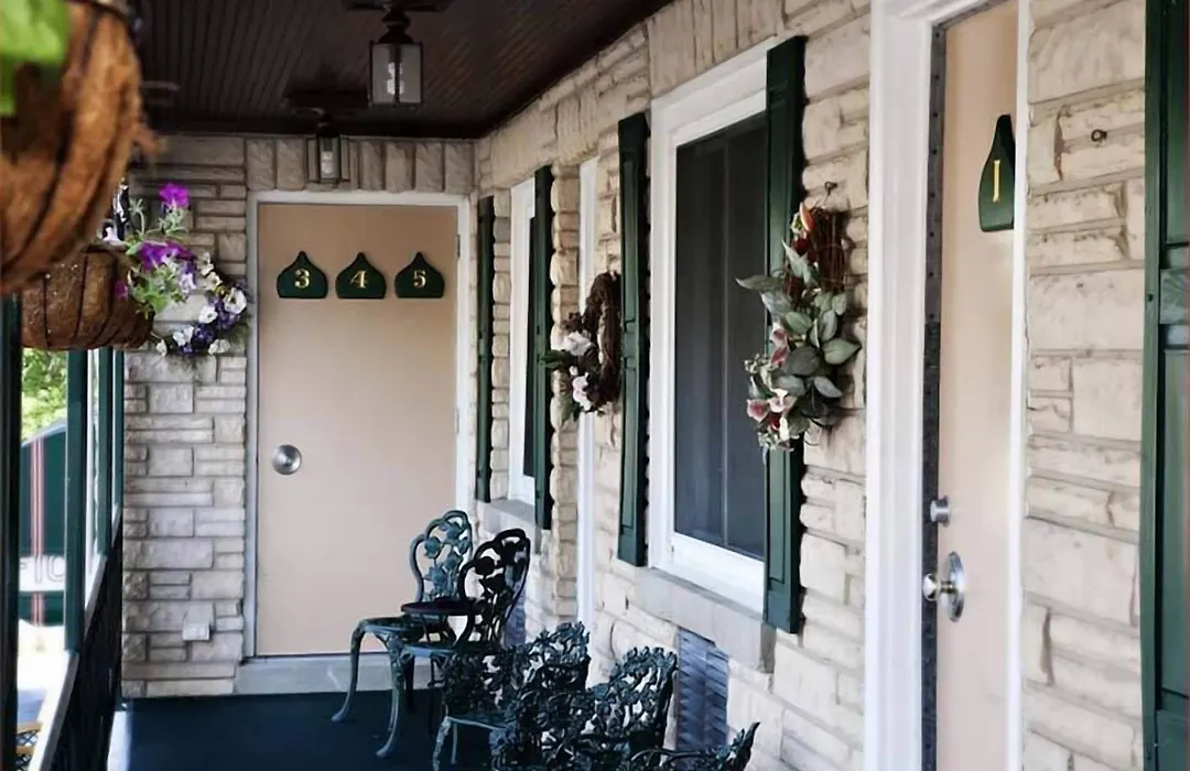 Simmons Motel And Suites-1
