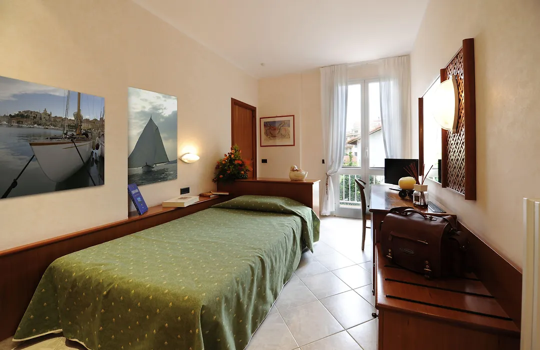 Hotel Gabriella-1