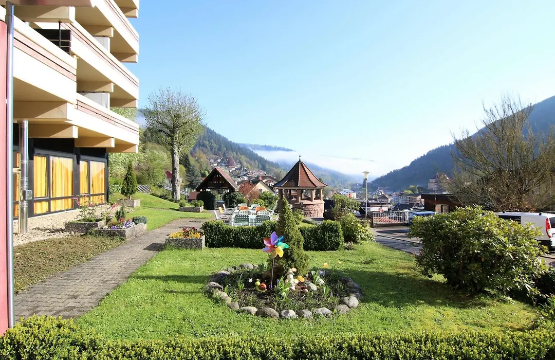 Hotel Bergfrieden-1