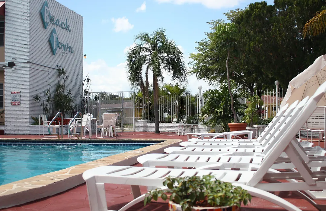 Beach And Town Motel-1