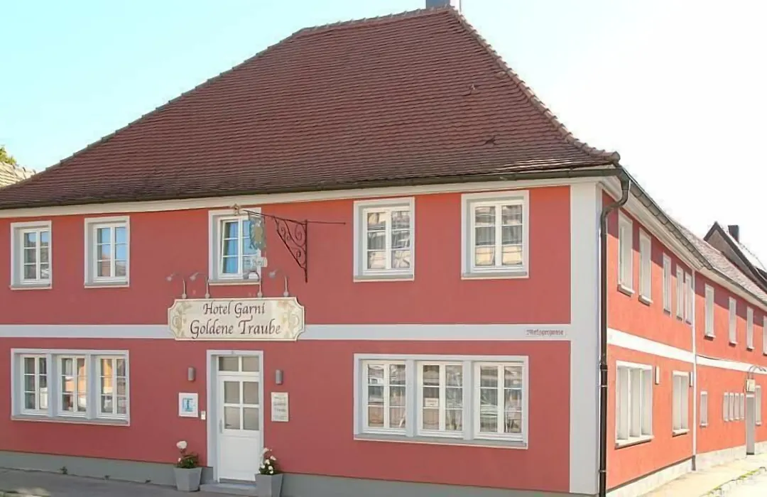 Hotel Garni Goldene Traube-1