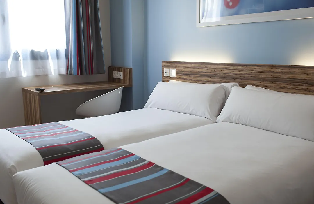 Travelodge Valencia Aeropuerto-1