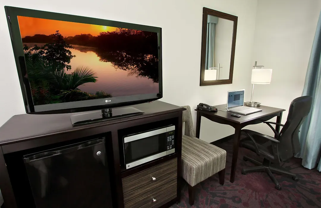 Hampton Inn & Suites Winnie-1