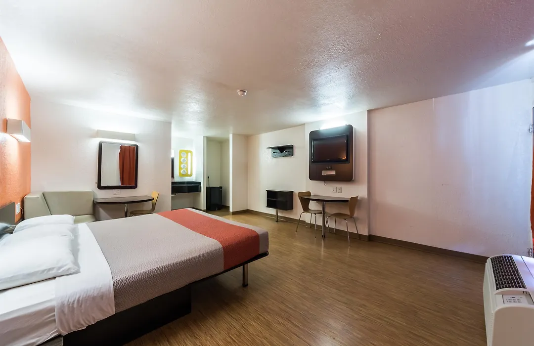 Motel 6-Uvalde, Tx-1
