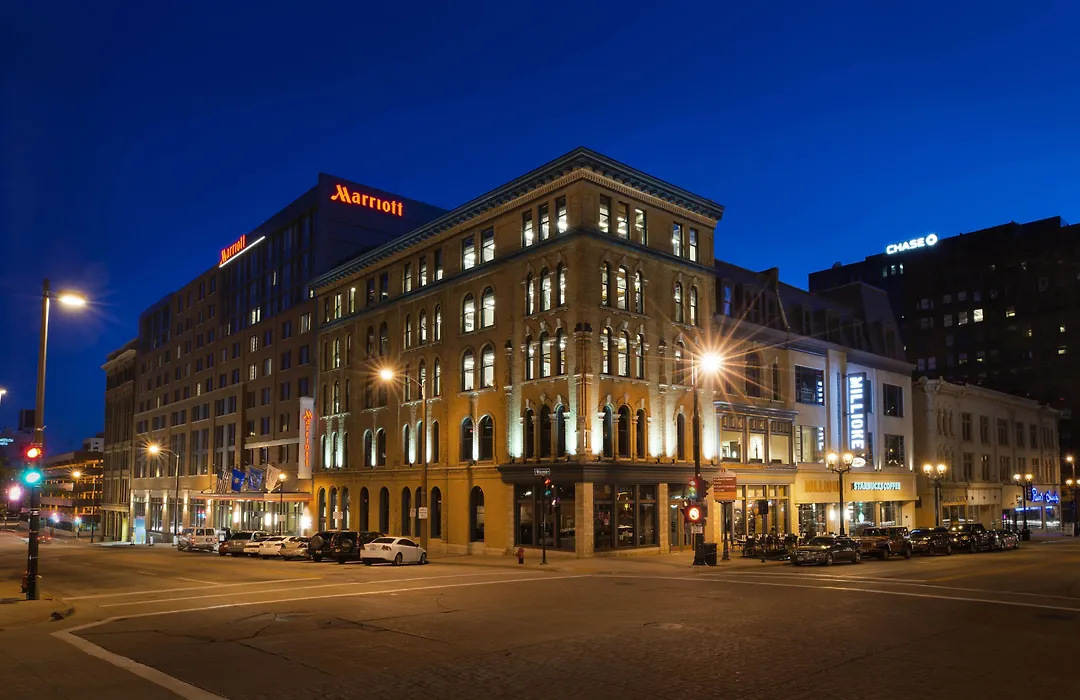 Milwaukee Marriott Downtown-1
