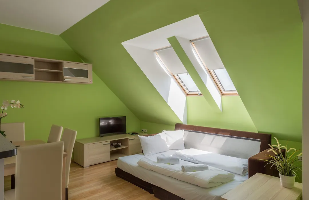 Corvin Plaza Apartments & Suites-1