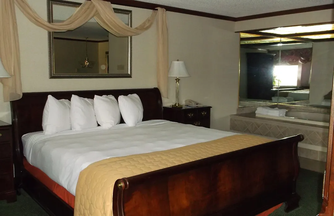 Carlton Lodge Hotel And Suites-1