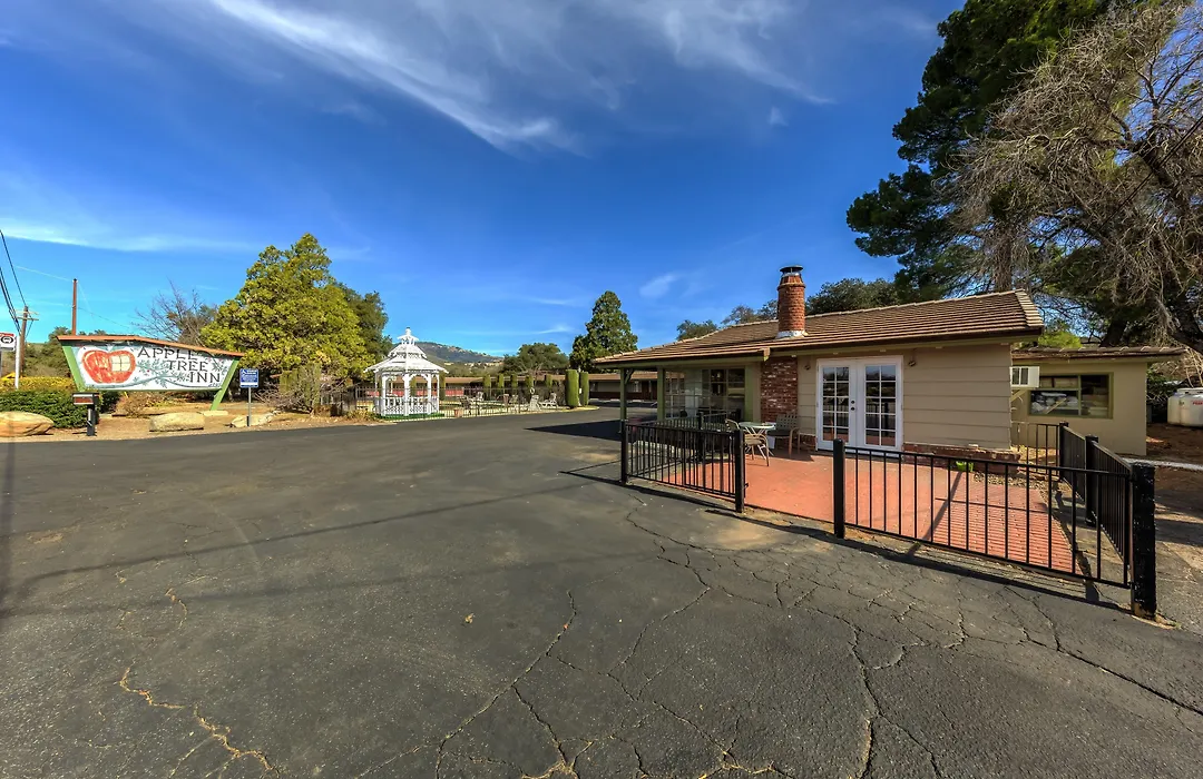 Apple Tree Inn-1