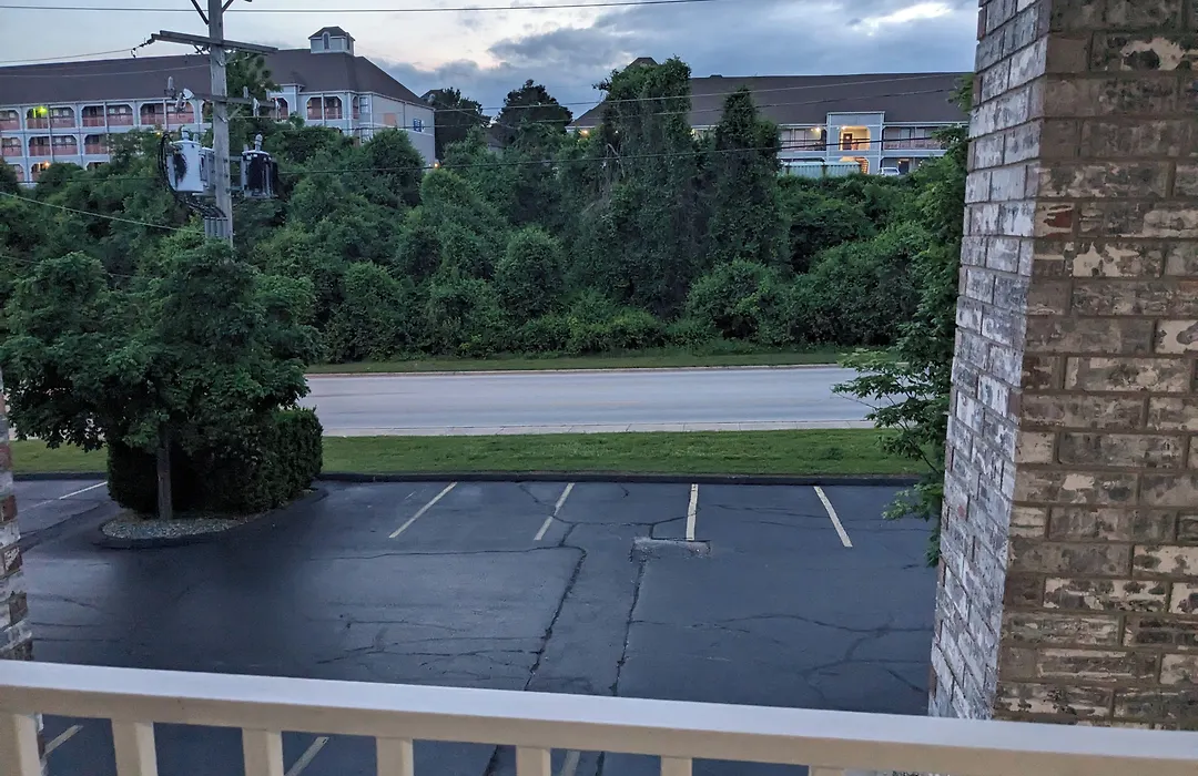 Dutton Inn-1