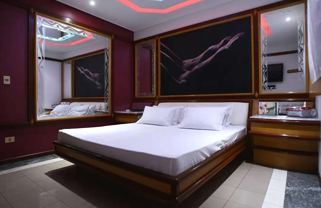 Rivieras Motel (Adults Only)-1