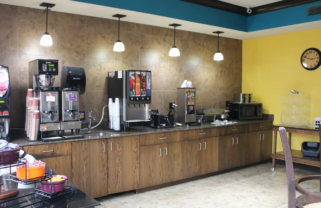 Parkwood Inn & Suites-1