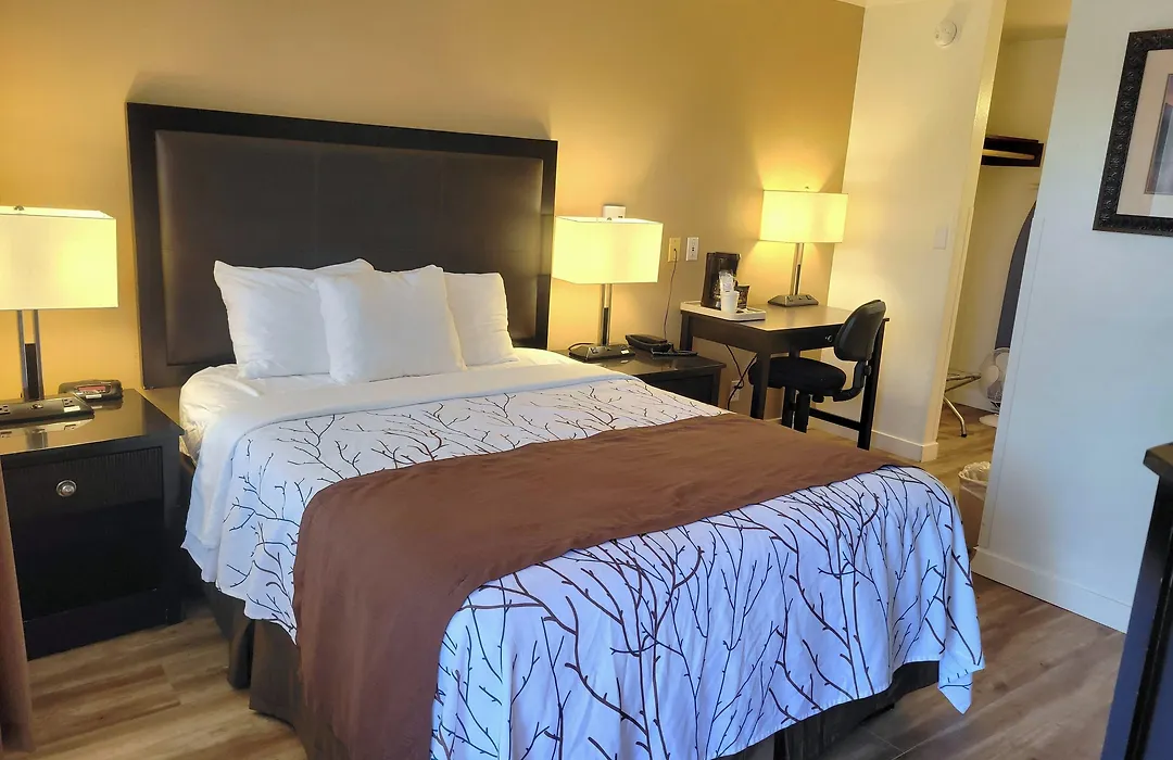Uptown Inn-1