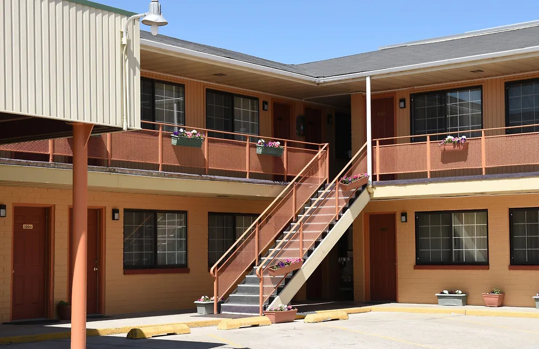 Esquire Inn-1