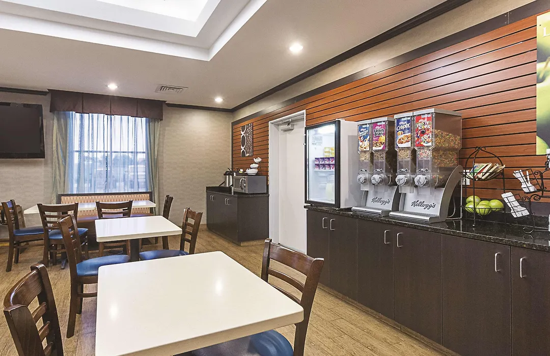 La Quinta Inn & Suites Casino And Bar By Wyndham Glendive-1