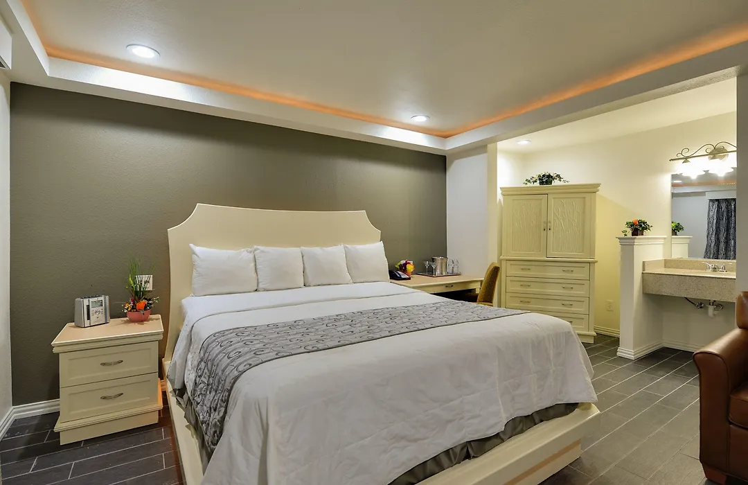Romantic Inn & Suites-1