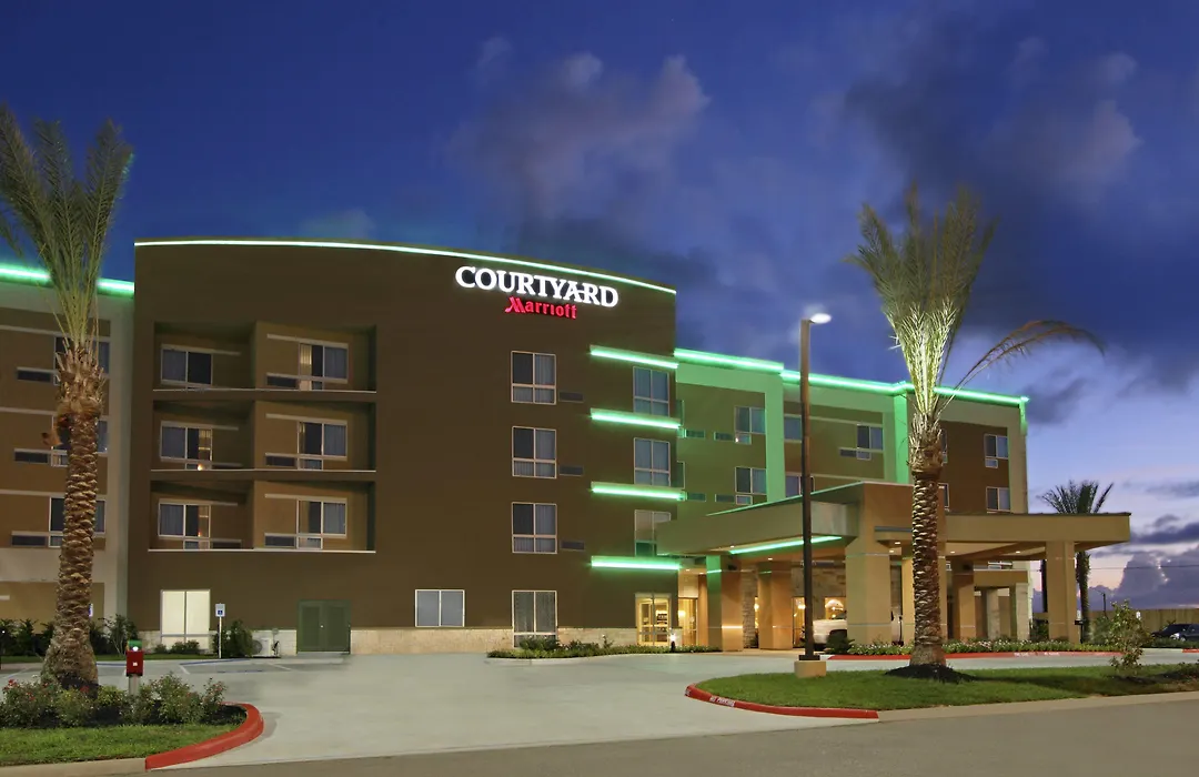 Courtyard By Marriott Victoria-1